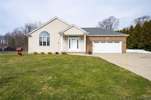 $374,900 | 3050 Hillbrook Drive, Eden, NY 14057