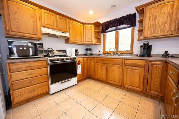 $374,900 | 3050 Hillbrook Drive, Eden, NY 14057