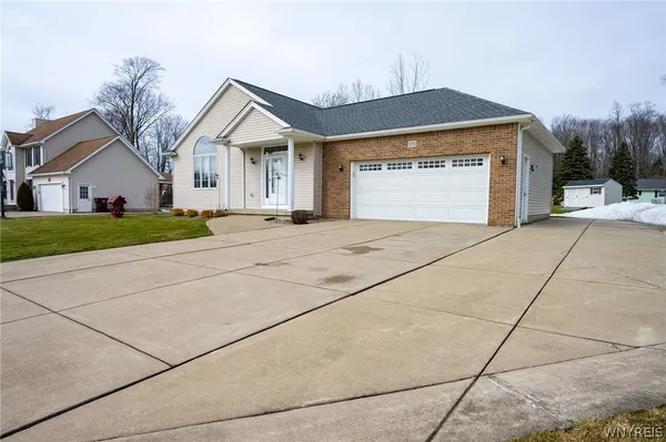 $374,900 | 3050 Hillbrook Drive, Eden, NY 14057
