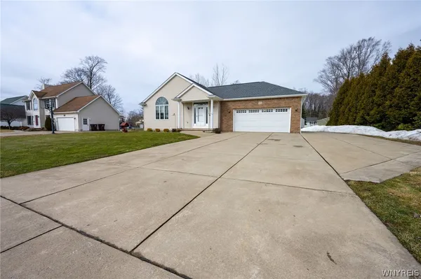 $374,900 | 3050 Hillbrook Drive, Eden, NY 14057