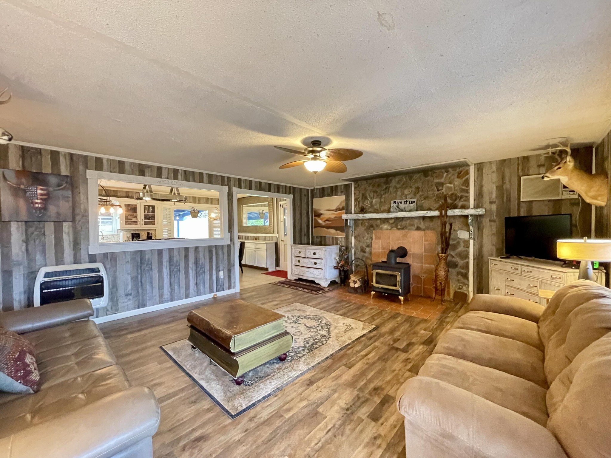 1522 Turkey Creek Road Tellico Plains, TN 37385 - Photo 13 of 34 a living room with furniture and a flat screen tv