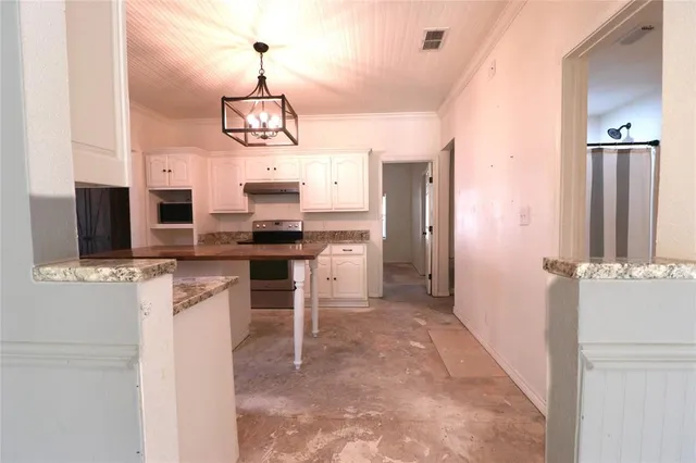 $2,000 | 1065 West Pecan Street, Stephenville, TX 76401