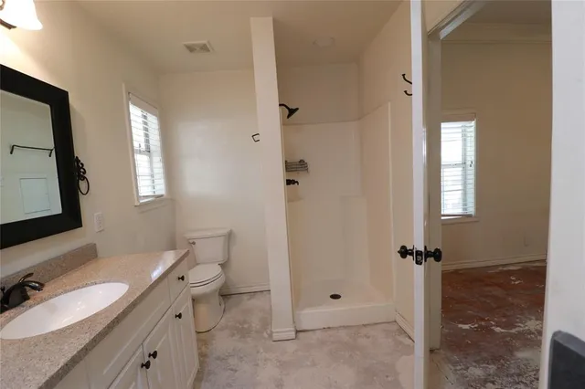 $2,000 | 1065 West Pecan Street, Stephenville, TX 76401