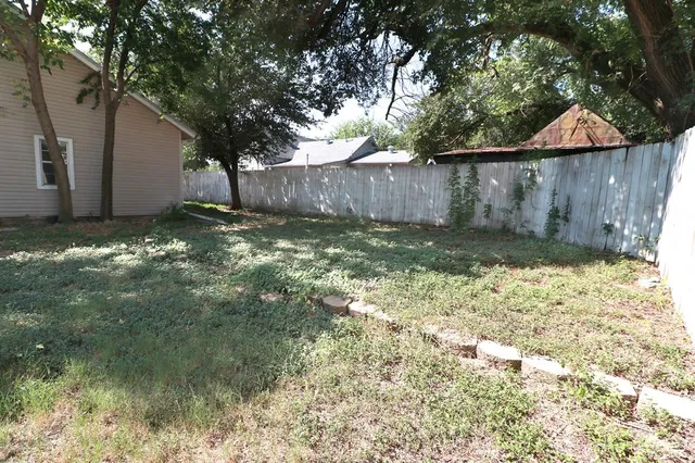 $2,000 | 1065 West Pecan Street, Stephenville, TX 76401