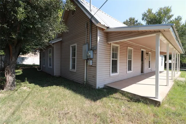 $2,000 | 1065 West Pecan Street, Stephenville, TX 76401