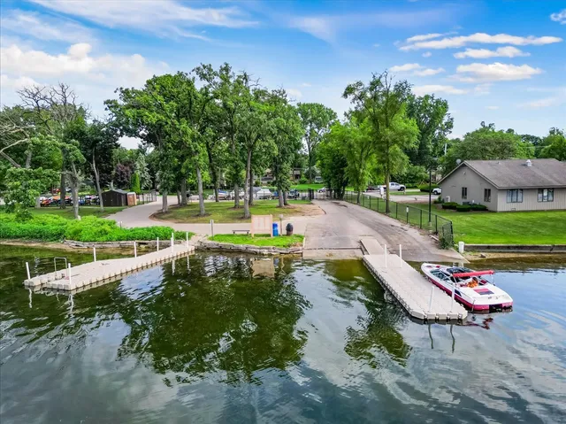 $279,000 | 1398 Floresta Vista, Crystal Lake, IL 60014