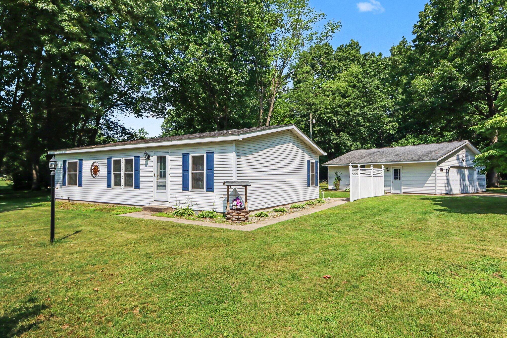 14164 Riverside Drive Constantine, MI 49042 - Photo 2 of 19 002_file_9756