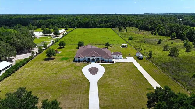 a view of a tennis court