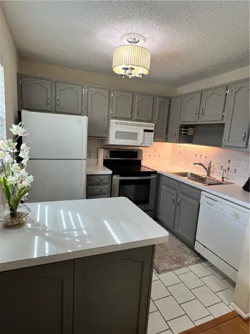 $1,800 | 2 Vista Gdns Trail, Unit 202, Vero Beach, FL 32962