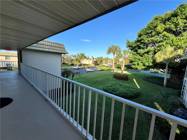 $1,800 | 2 Vista Gdns Trail, Unit 202, Vero Beach, FL 32962