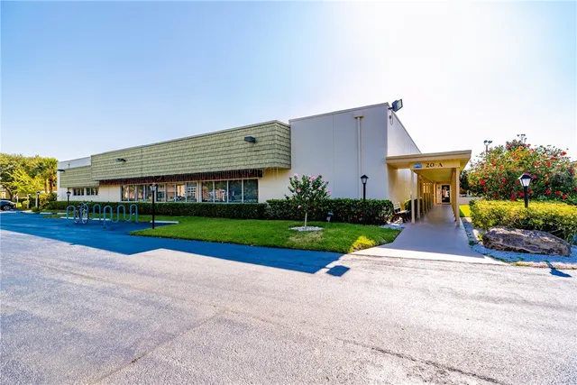 $1,800 | 2 Vista Gdns Trail, Unit 202, Vero Beach, FL 32962