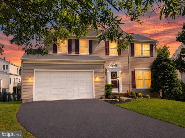 $889,000 | 104 Duvall Court Southeast, Leesburg, VA 20175