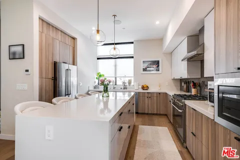 $1,599,000 | 4425 North Studio Place, Studio City, CA 91602