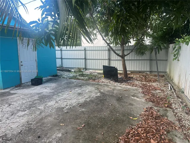 a view of a yard with a tree