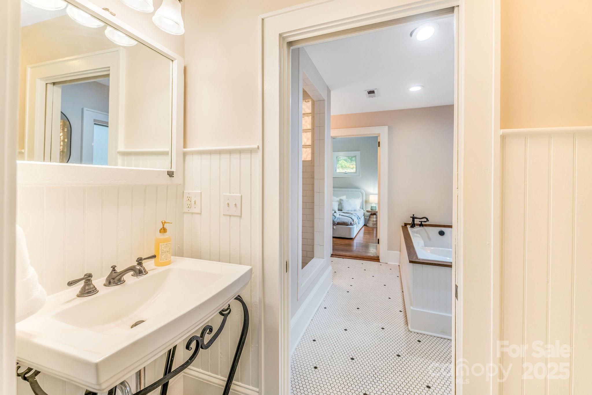 24 Warwick Road Asheville, NC 28803 - Photo 20 of 44