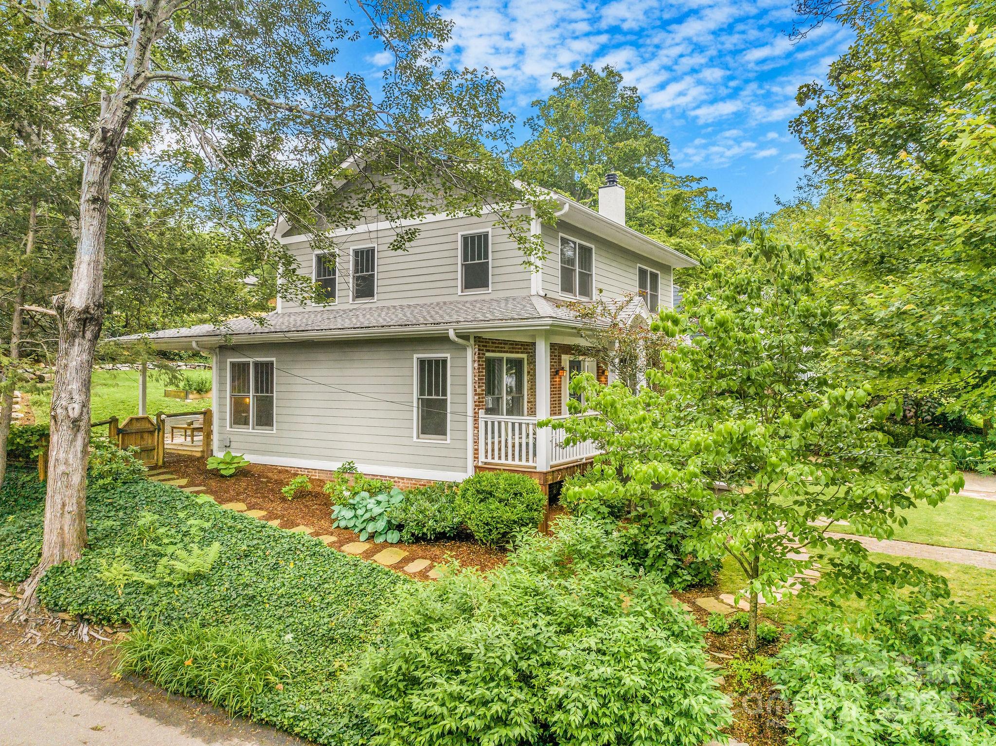 24 Warwick Road Asheville, NC 28803 - Photo 2 of 44