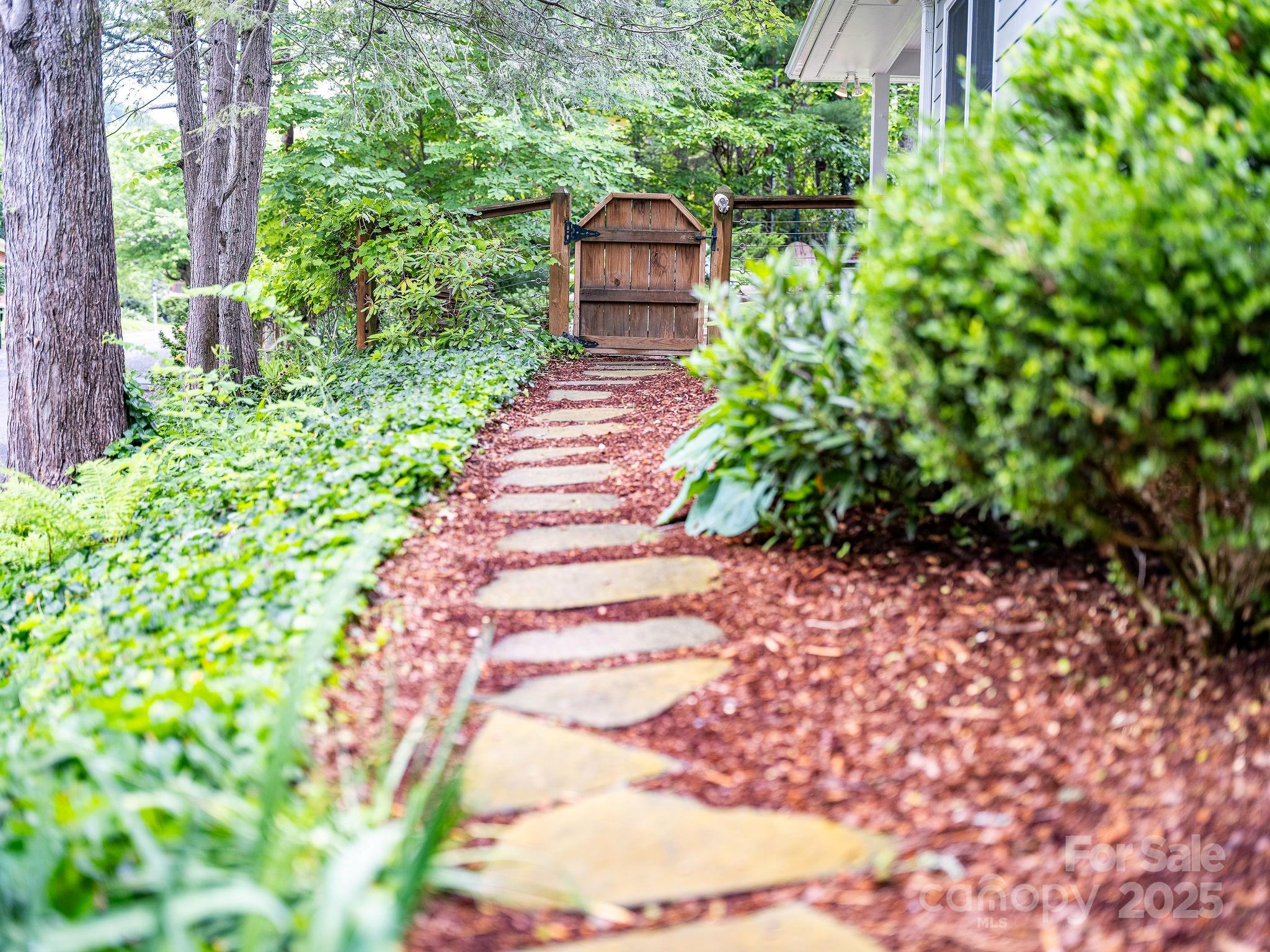 24 Warwick Road Asheville, NC 28803 - Photo 36 of 44