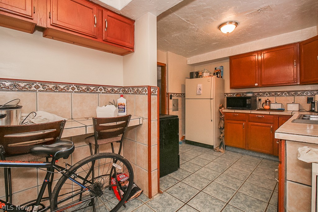 2050 Staunton Road Cleveland, OH 44118 - Photo 4 of 35