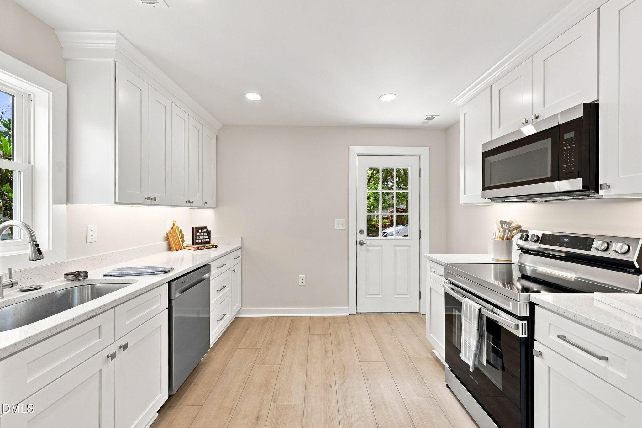 522 Buffalo Road Smithfield, NC 27577 - Photo 9 of 26 Kitchen
