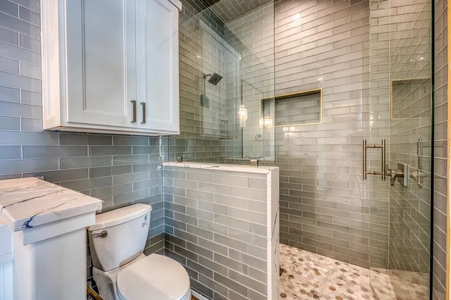 a bathroom with a toilet and a shower