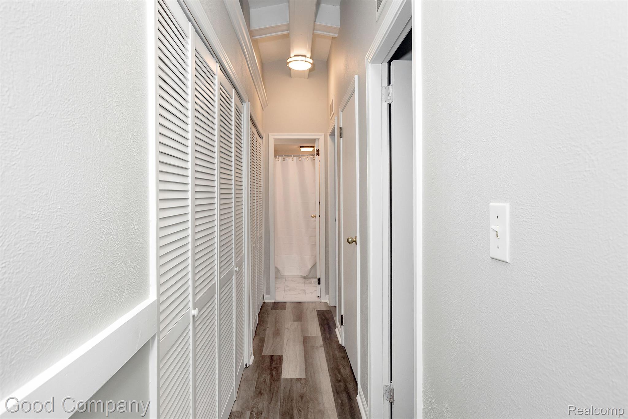 1395 Omega Road Walled Lake, MI 48390 - Photo 20 of 32 Hallway