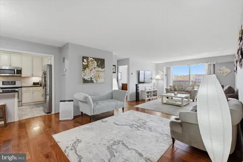 $435,000 | 1800 Old Meadow Road, Unit 1204, McLean, VA 22102