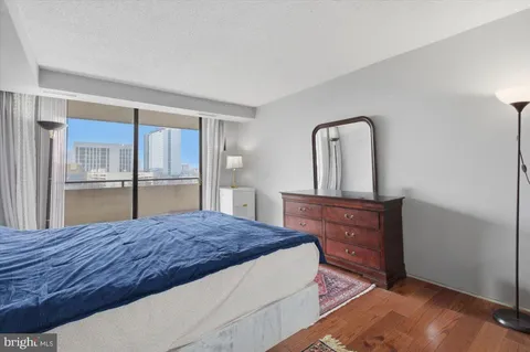 $435,000 | 1800 Old Meadow Road, Unit 1204, McLean, VA 22102