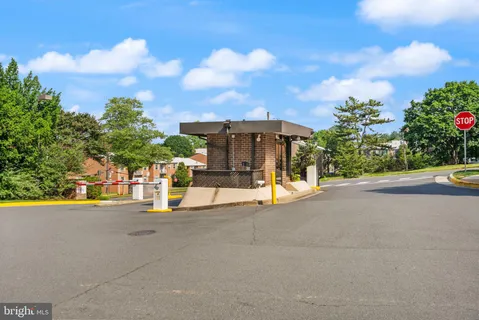 $435,000 | 1800 Old Meadow Road, Unit 1204, McLean, VA 22102