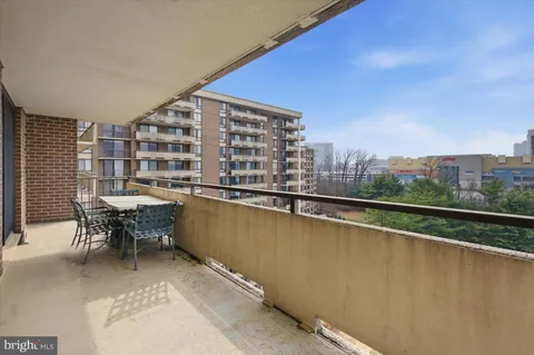 $435,000 | 1800 Old Meadow Road, Unit 1204, McLean, VA 22102