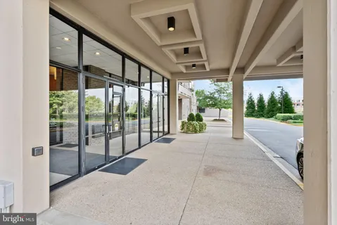 $435,000 | 1800 Old Meadow Road, Unit 1204, McLean, VA 22102