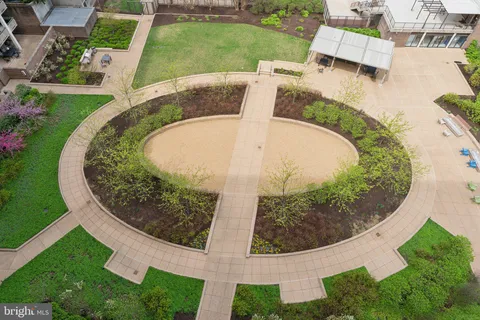 $435,000 | 1800 Old Meadow Road, Unit 1204, McLean, VA 22102