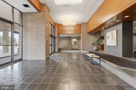 $435,000 | 1800 Old Meadow Road, Unit 1204, McLean, VA 22102