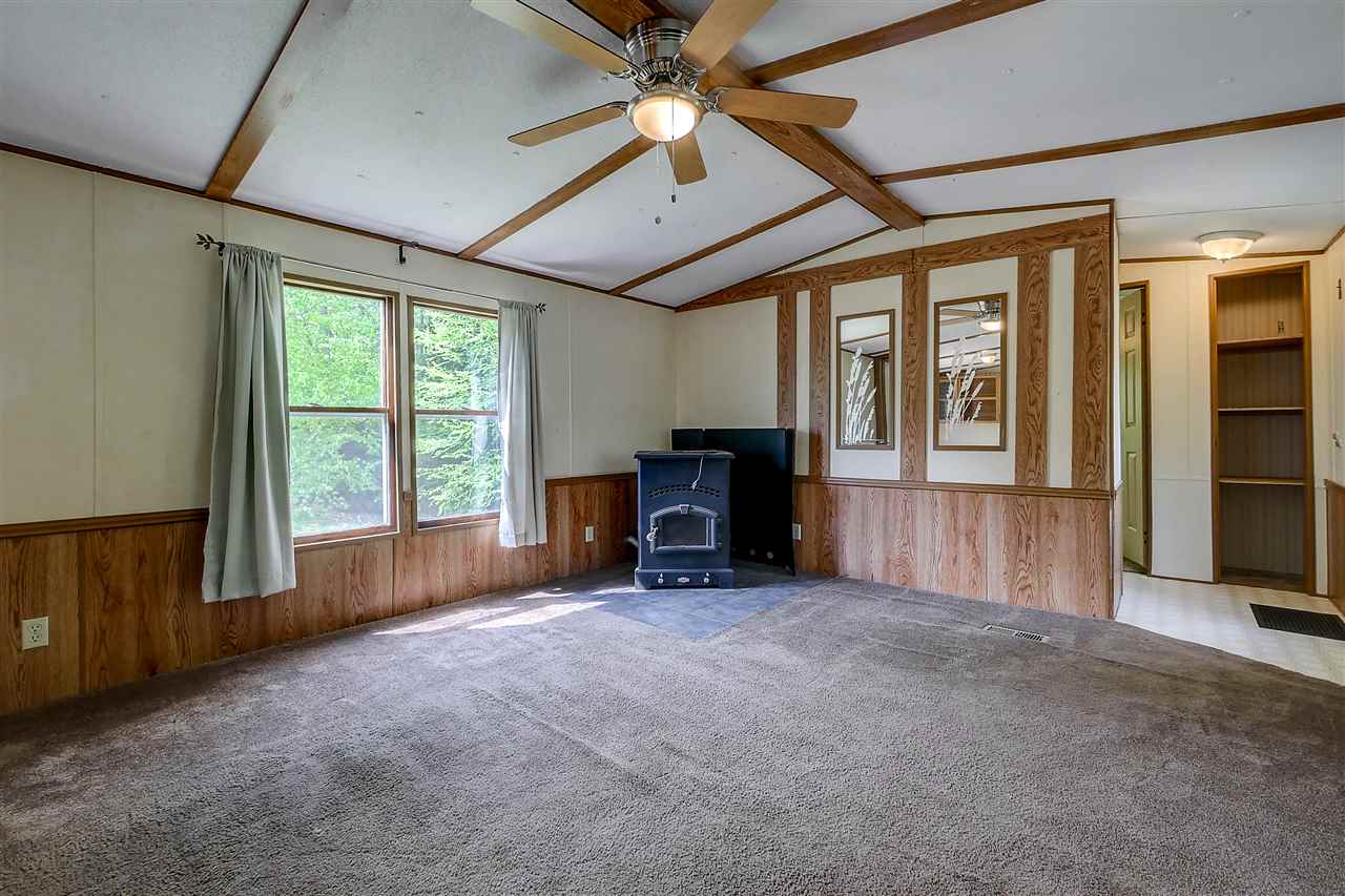 36 Elizabeth Road Sandown, NH 03873 - Photo 4 of 26
