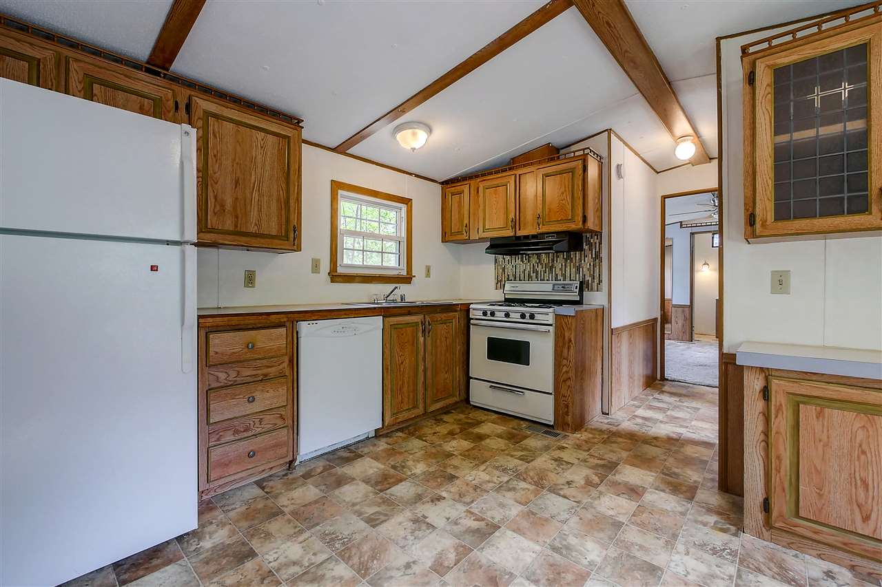 36 Elizabeth Road Sandown, NH 03873 - Photo 7 of 26