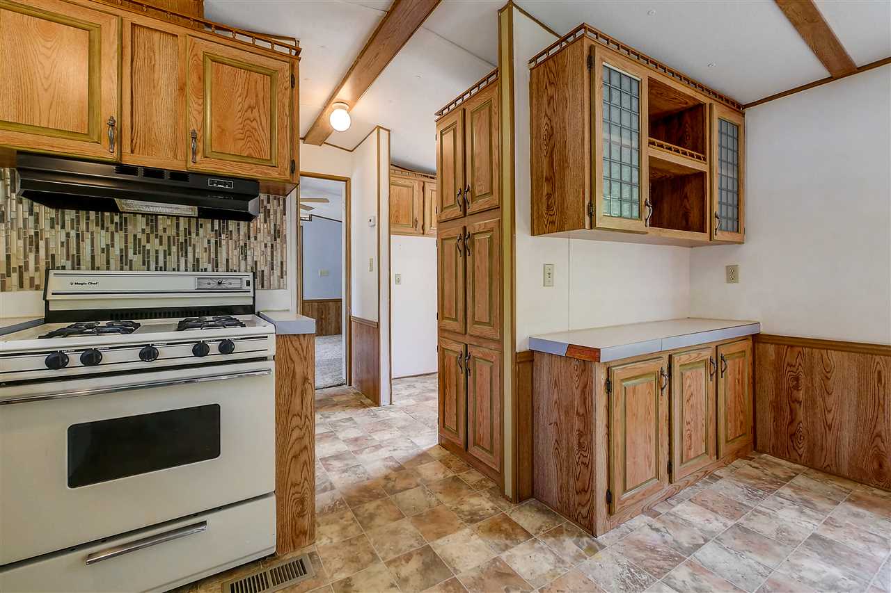 36 Elizabeth Road Sandown, NH 03873 - Photo 8 of 26