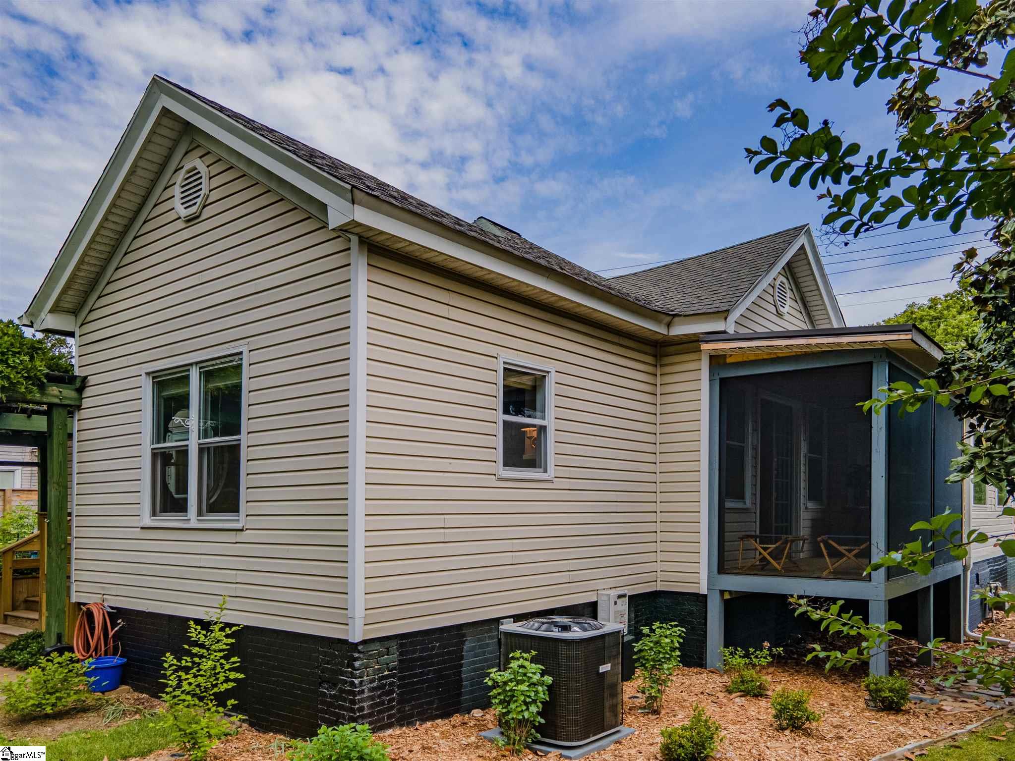607 West Parker Road Greenville, SC 29611 - Photo 3 of 36 Gallery Image 3