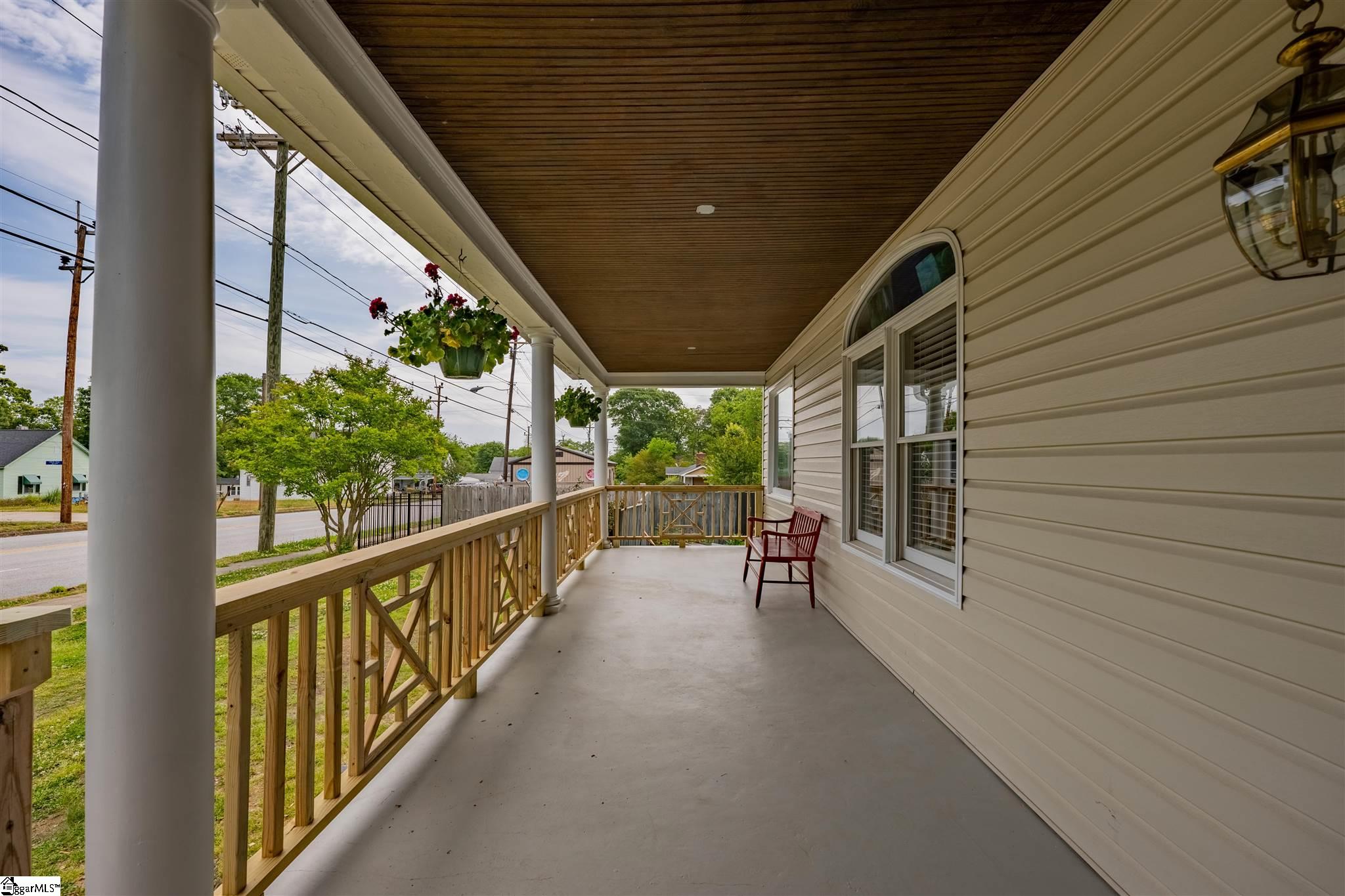 607 West Parker Road Greenville, SC 29611 - Photo 5 of 36 Gallery Image 5