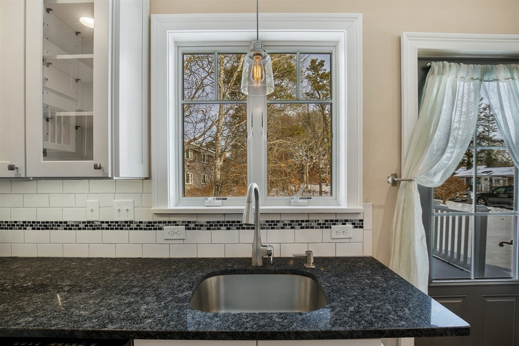 9 Country Lane Dennis, MA 02639 - Photo 13 of 37