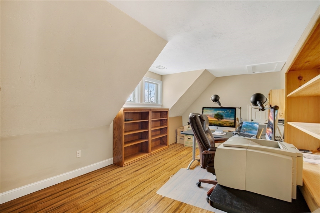 9 Country Lane Dennis, MA 02639 - Photo 23 of 37