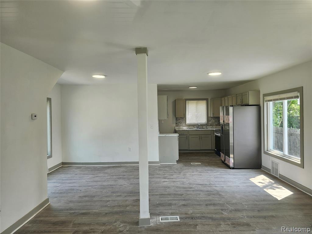 1073 West Bristol Road Flint, MI 48507 - Photo 11 of 24 Gallery Image 11