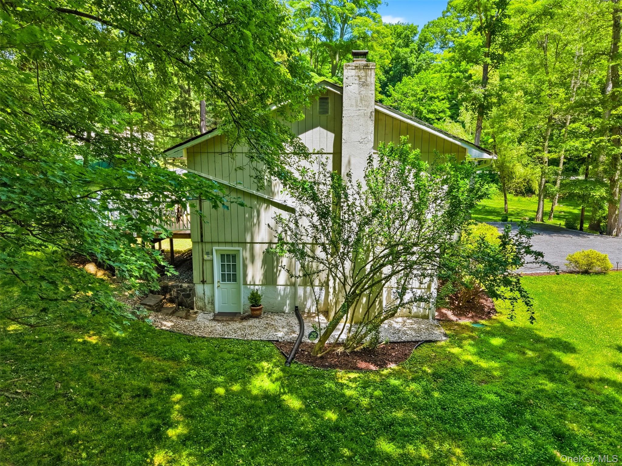 370 Furnace Dock Road Cortlandt Manor, NY 10567 - Photo 5 of 49