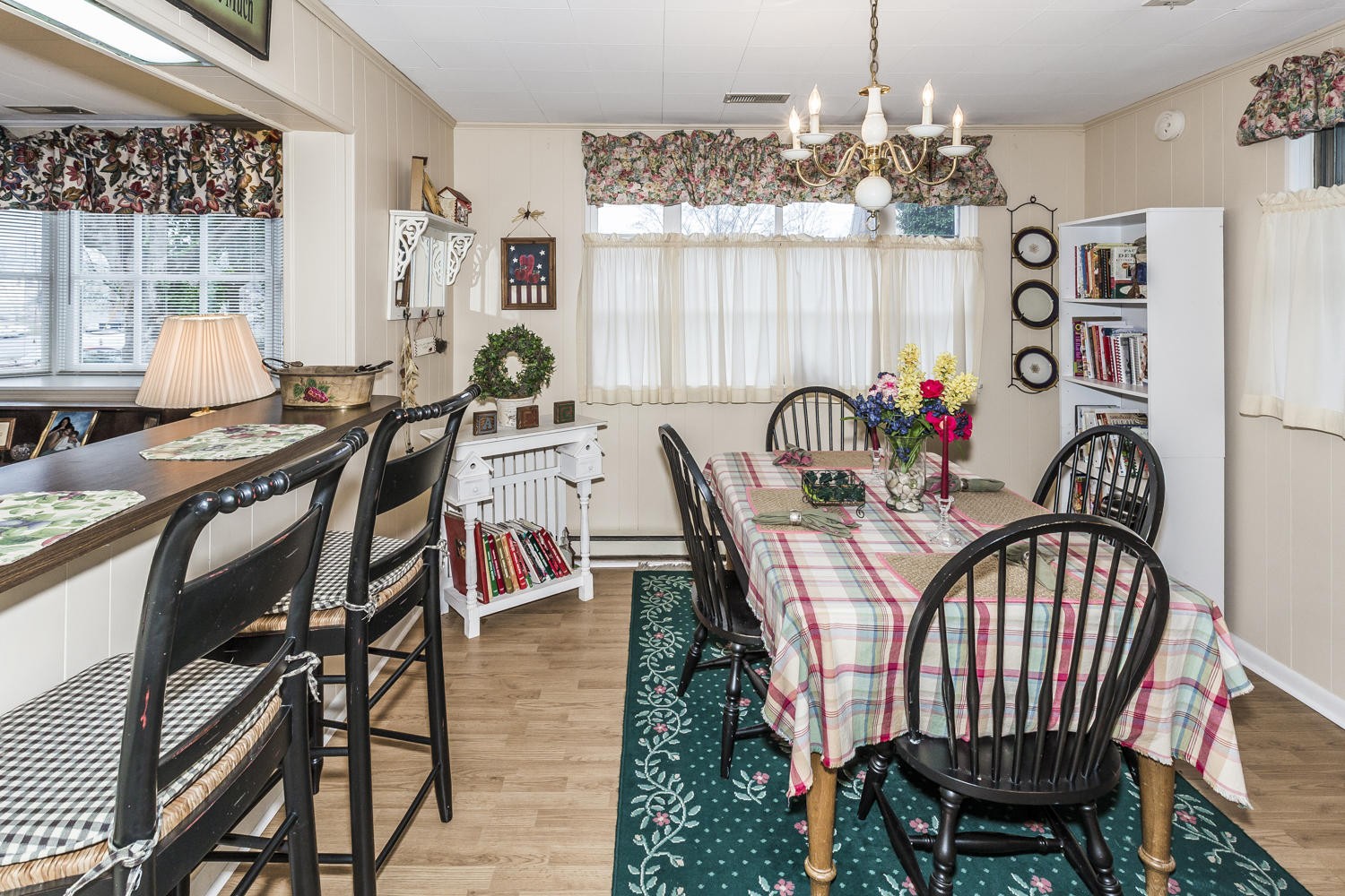 101 Parsons Road Oak Ridge, TN 37830 - Photo 12 of 31 a view of a dining room with furniture and chandelier