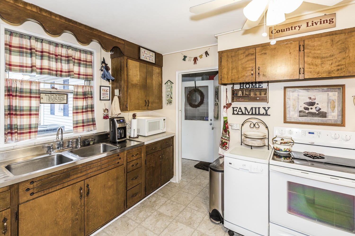 101 Parsons Road Oak Ridge, TN 37830 - Photo 16 of 31 a kitchen with stainless steel appliances a sink a stove and a refrigerator