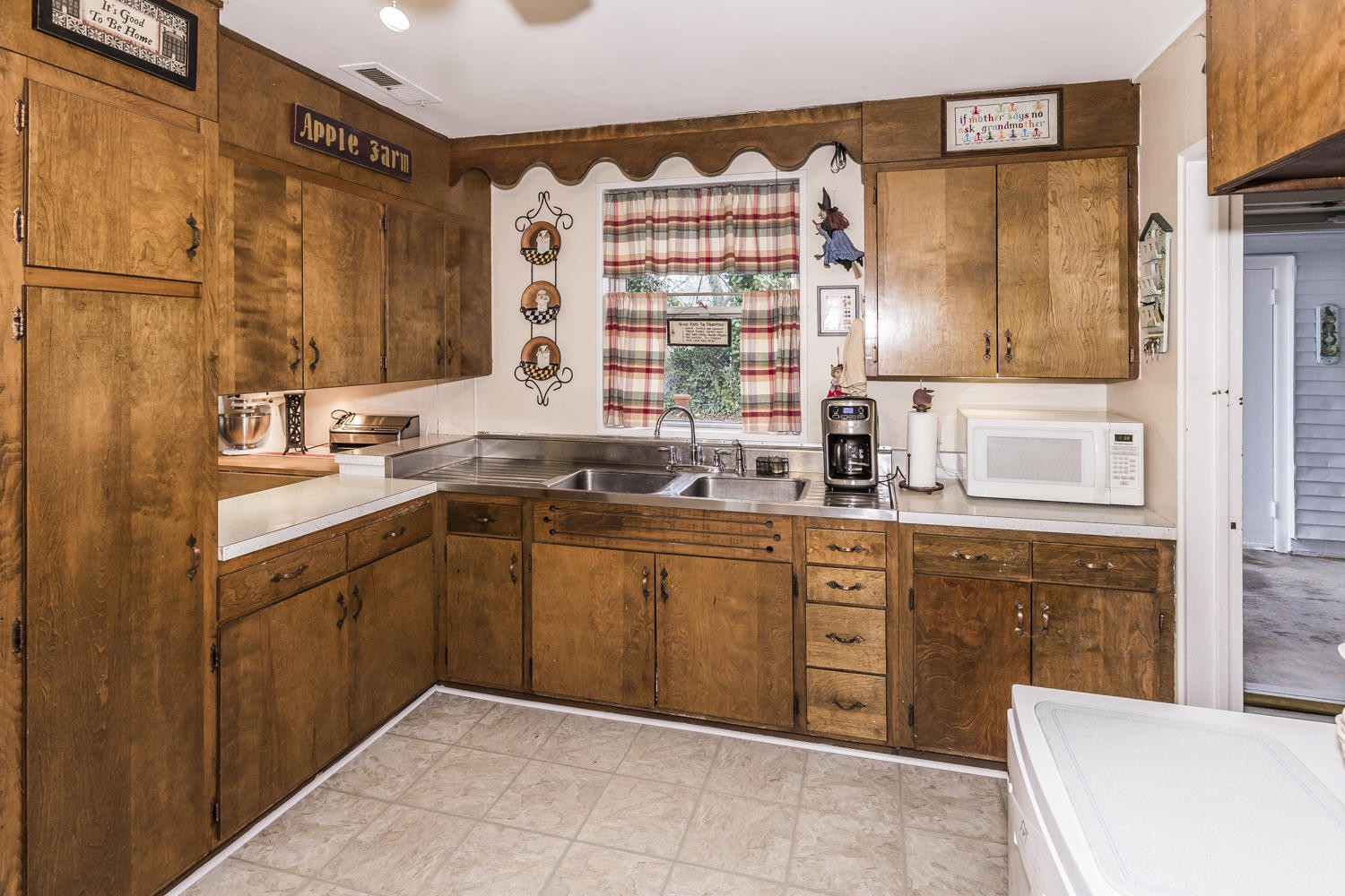 101 Parsons Road Oak Ridge, TN 37830 - Photo 17 of 31 a kitchen with a sink window and cabinets