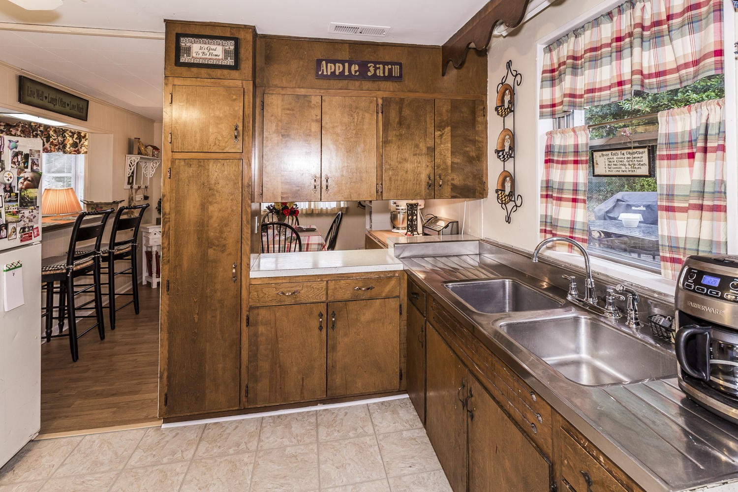 101 Parsons Road Oak Ridge, TN 37830 - Photo 18 of 31 a kitchen with stainless steel appliances granite countertop a sink and cabinets