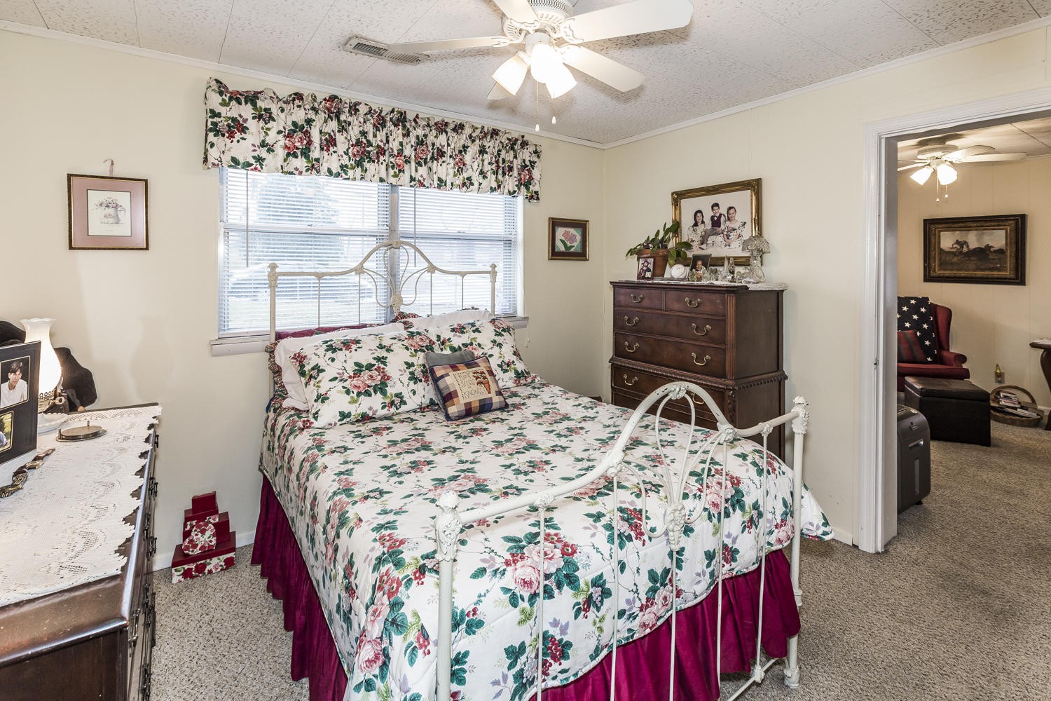 101 Parsons Road Oak Ridge, TN 37830 - Photo 21 of 31 a bedroom with a bed and a window
