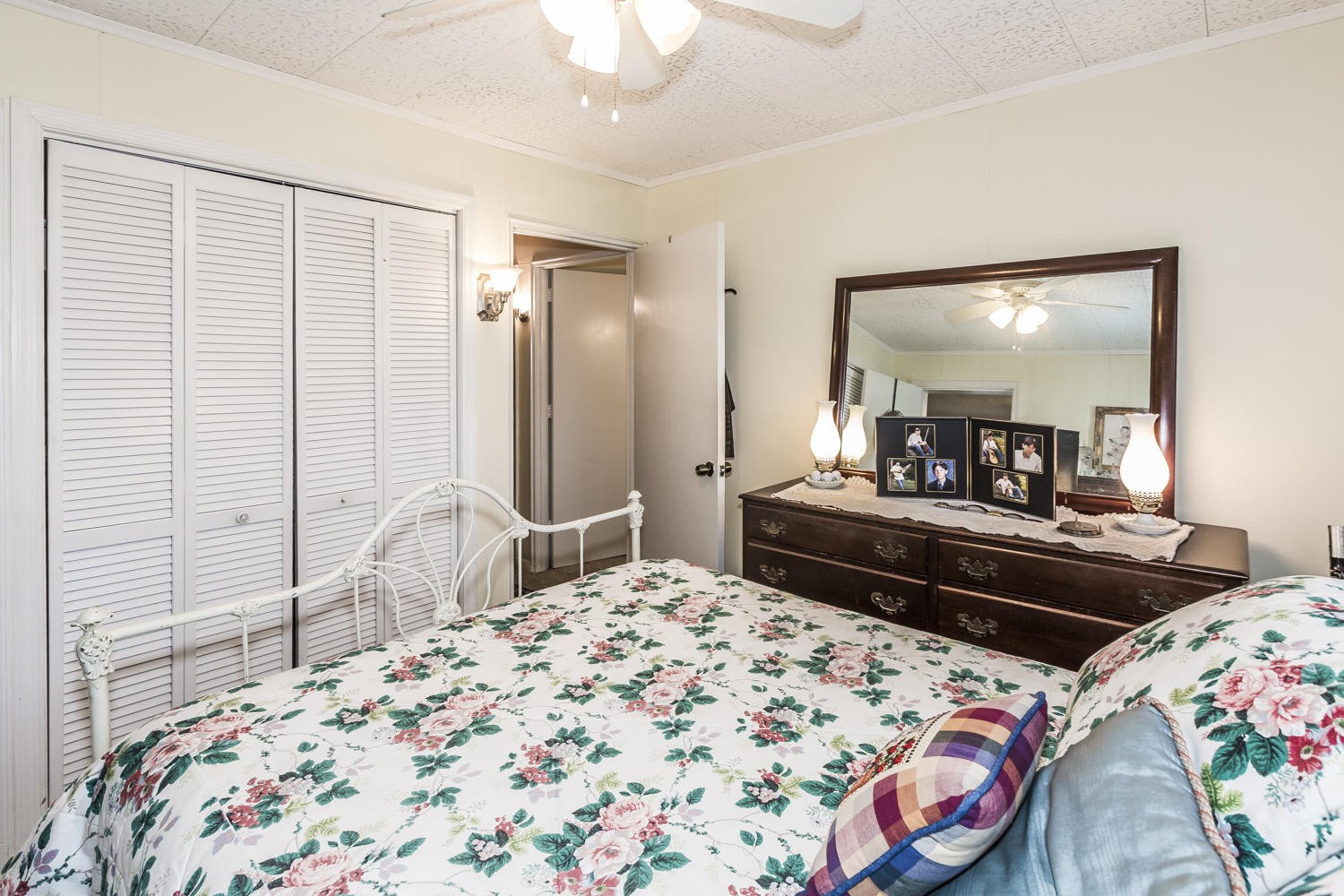 101 Parsons Road Oak Ridge, TN 37830 - Photo 22 of 31 a bedroom with a bed and a mirror on dresser