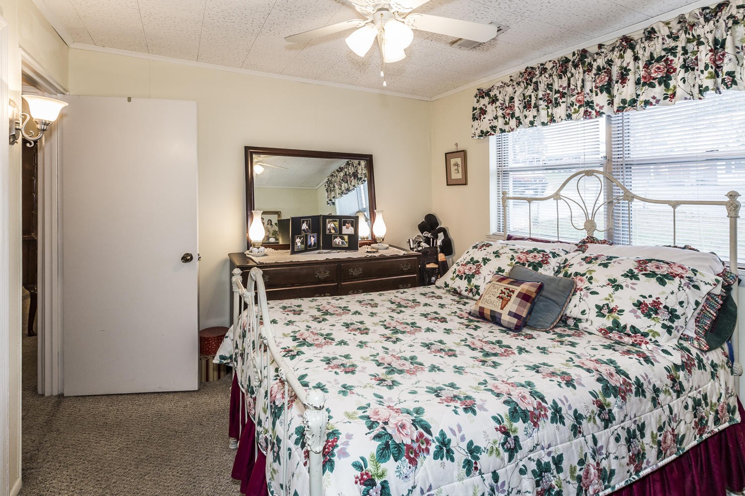 101 Parsons Road Oak Ridge, TN 37830 - Photo 23 of 31 a bedroom with a bed and a chandelier