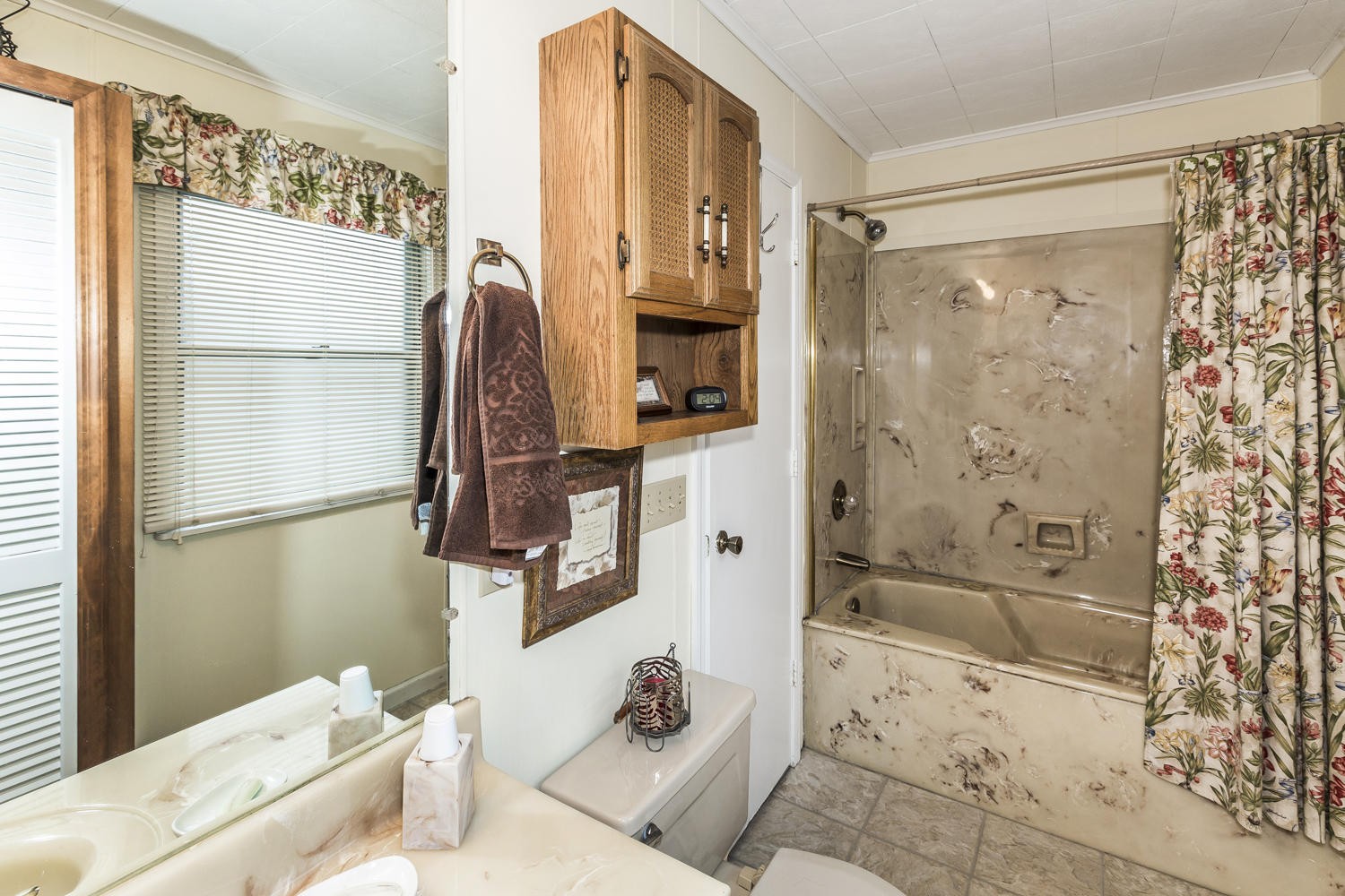 101 Parsons Road Oak Ridge, TN 37830 - Photo 30 of 31 a bathroom with a tub shower and sink