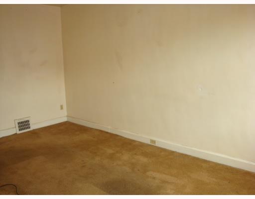 1148 Dohrman Street McKees Rocks, PA 15136 - Photo 9 of 13 Living Room. Unit 2